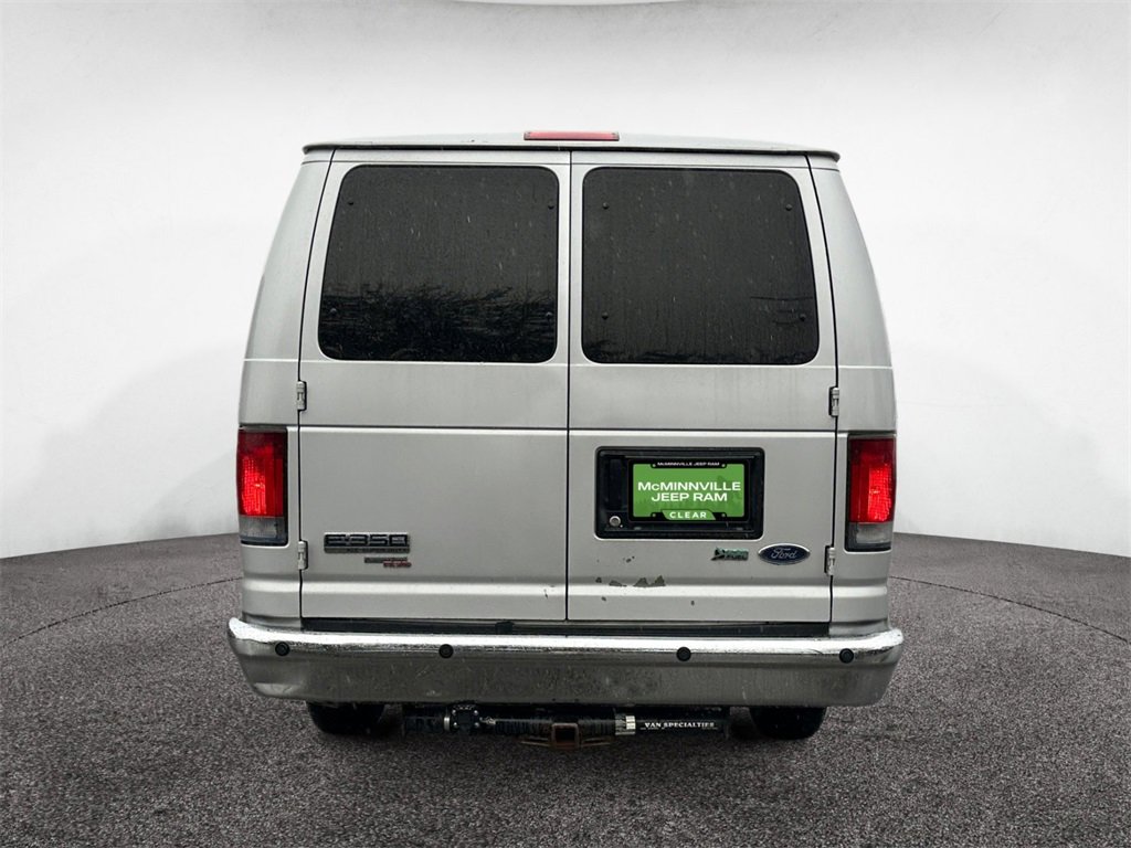 Used 2011 Ford E-350 and Econoline 350 XLT image 4