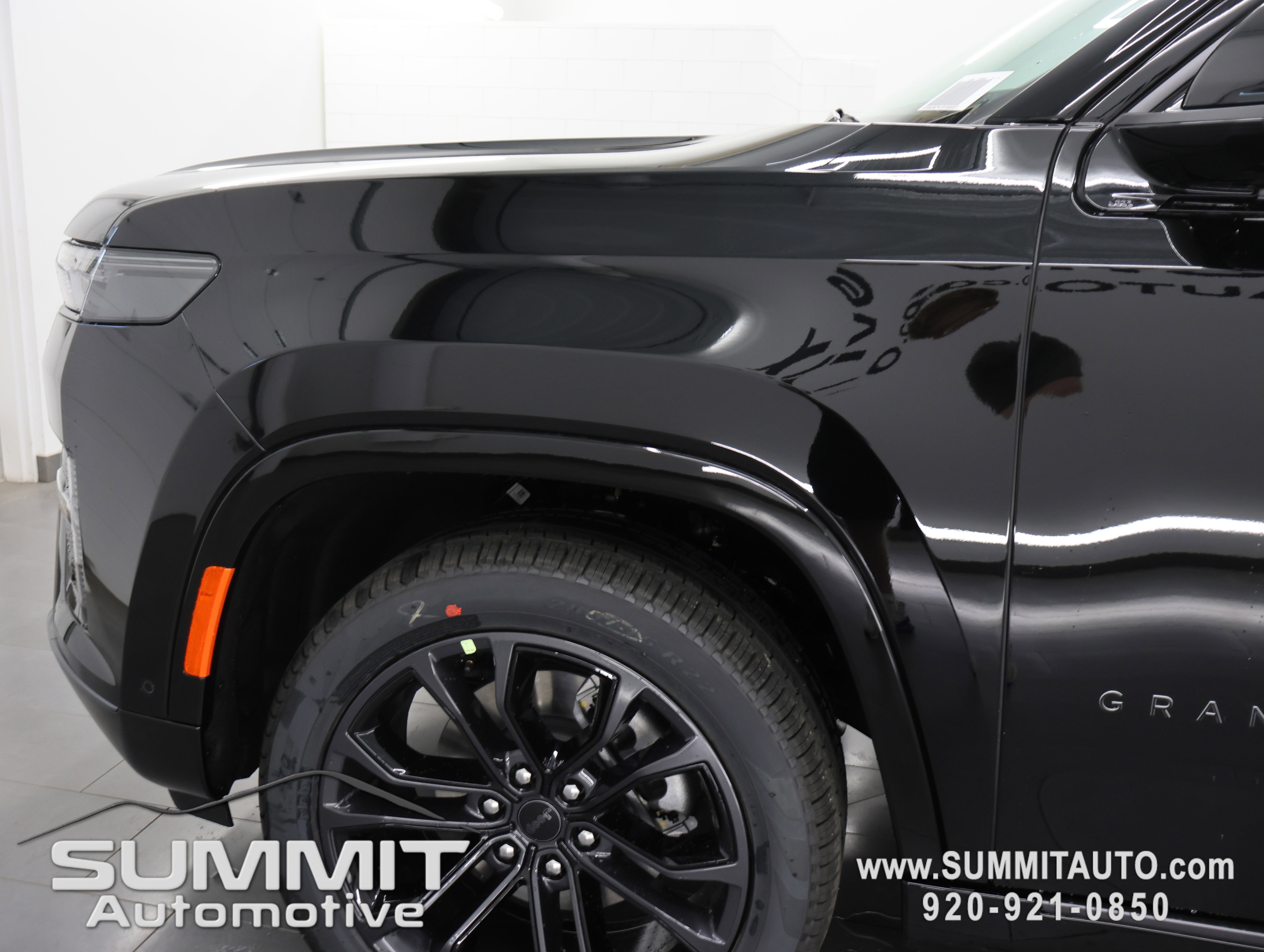 New 2026 Jeep Grand Wagoneer L Summit AWD/4WD image 39