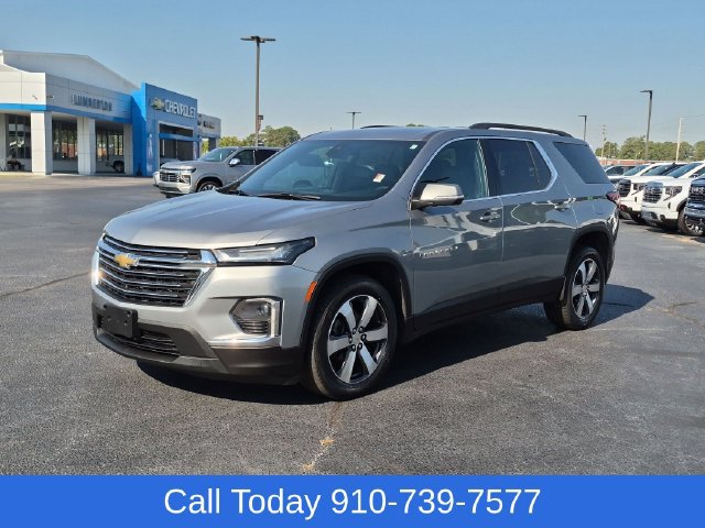 Used 2023 Chevrolet Traverse LT w/ LT Premium Package AWD/4WD image 7