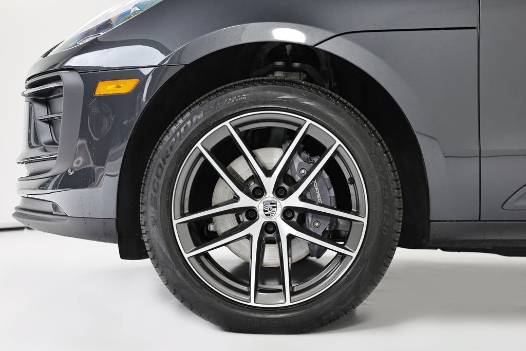 Certified 2026 Porsche Macan AWD/4WD image 12