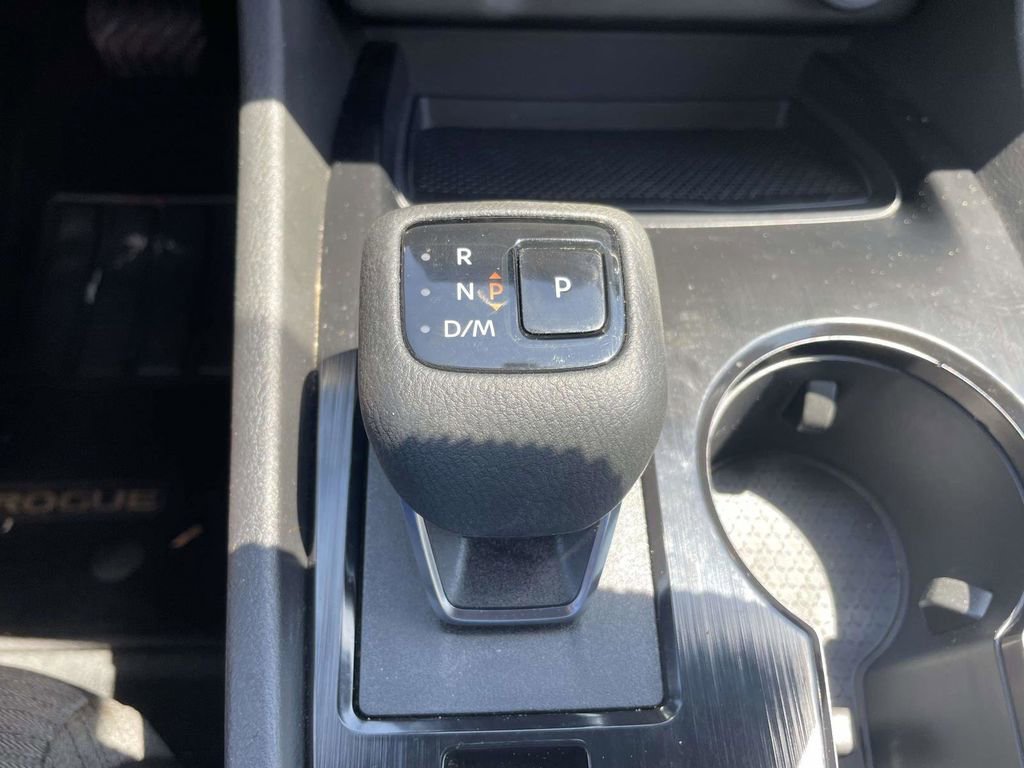 Used 2022 Nissan Rogue SV FWD image 17