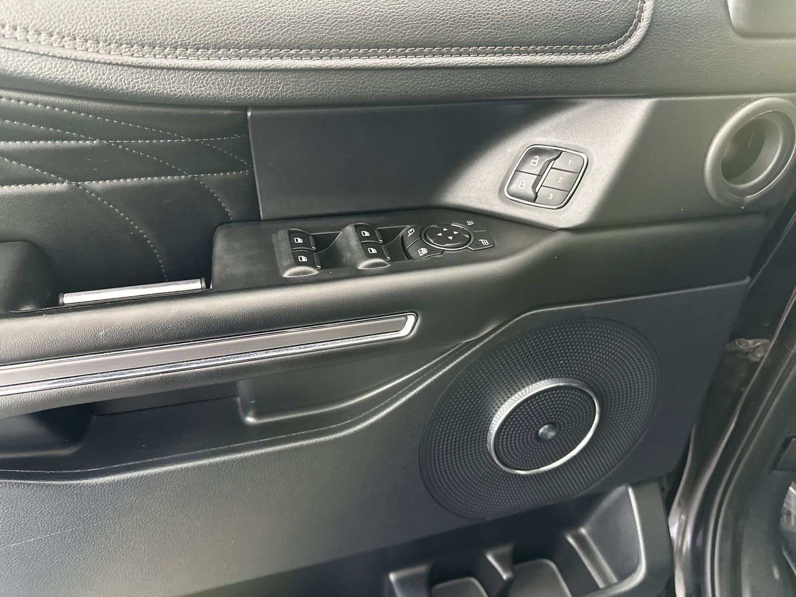 Used 2019 Ford Expedition Platinum image 13