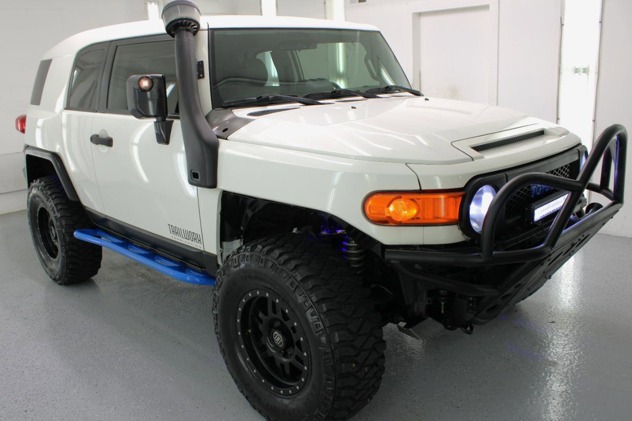 Used 2014 Toyota FJ Cruiser 4WD w/ Upgrade Package image 11