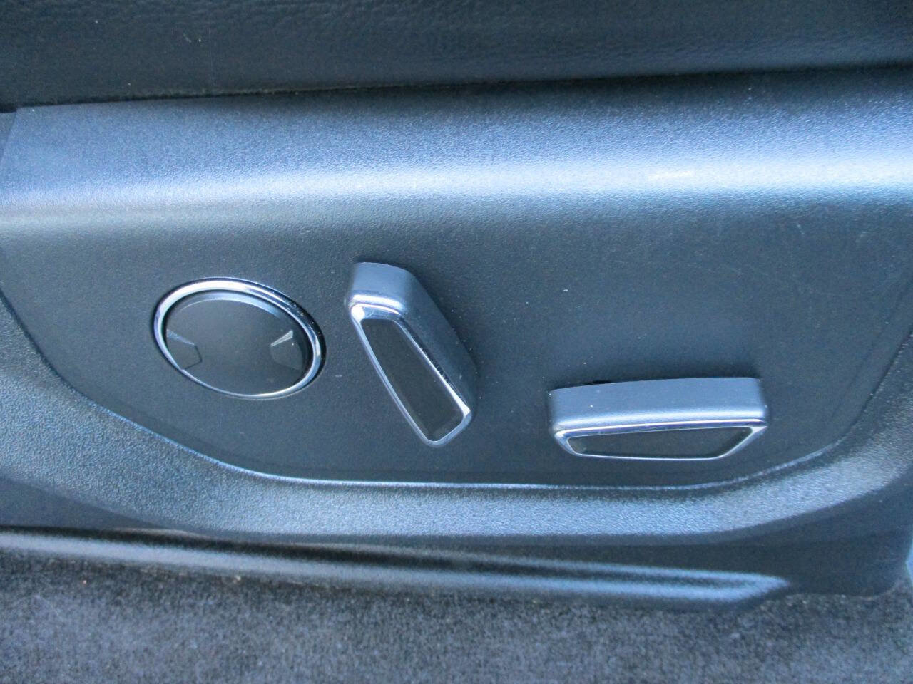 Used 2015 Ford F150 Lariat image 26