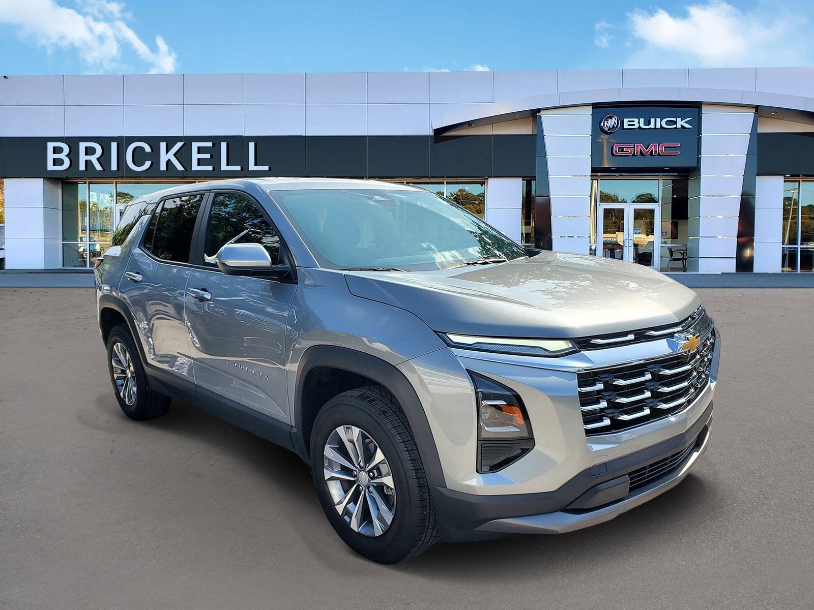Used 2026 Chevrolet Equinox LT w/ Convenience Package II FWD image 2