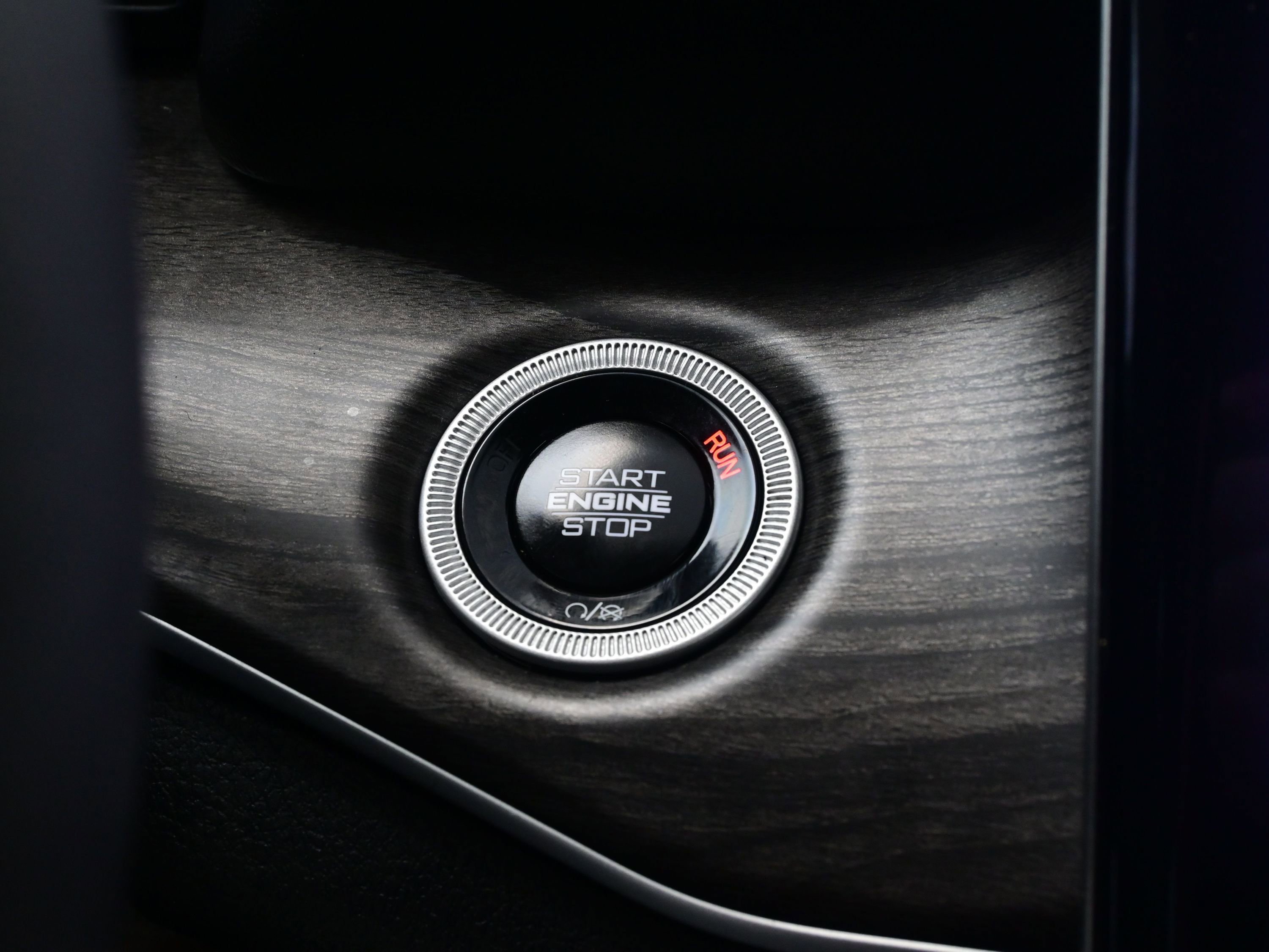 Used 2025 Jeep Grand Cherokee L Limited w/ Luxury Tech Group II image 24