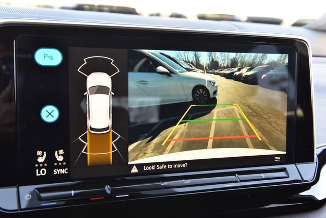 Certified 2024 Volkswagen Atlas Cross Sport SE image 13