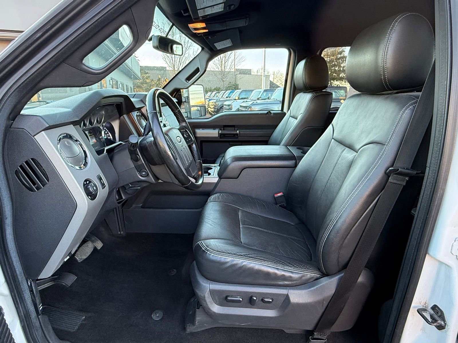 Used 2015 Ford F350 Lariat w/ Lariat Chrome Package image 12