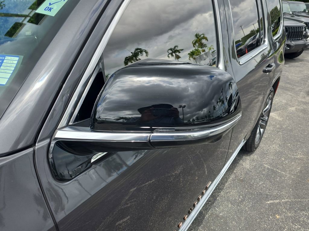 Used 2023 Jeep Grand Wagoneer Series III image 11