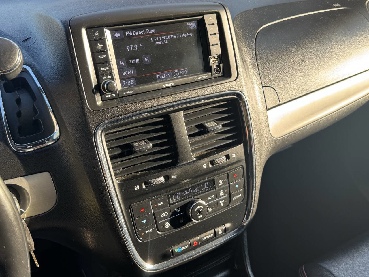 Used 2018 Dodge Grand Caravan GT FWD image 12