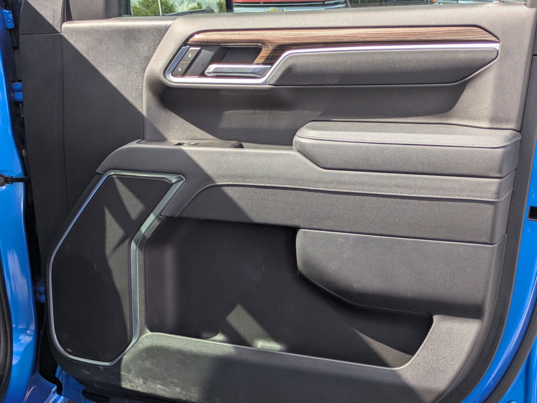 Used 2025 Chevrolet Silverado 1500 LT image 30