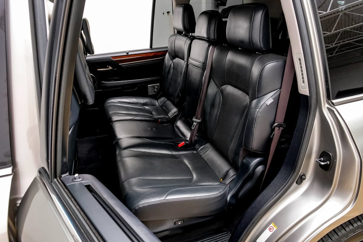 Used 2019 Lexus LX 570 4WD w/ Luxury Package image 33