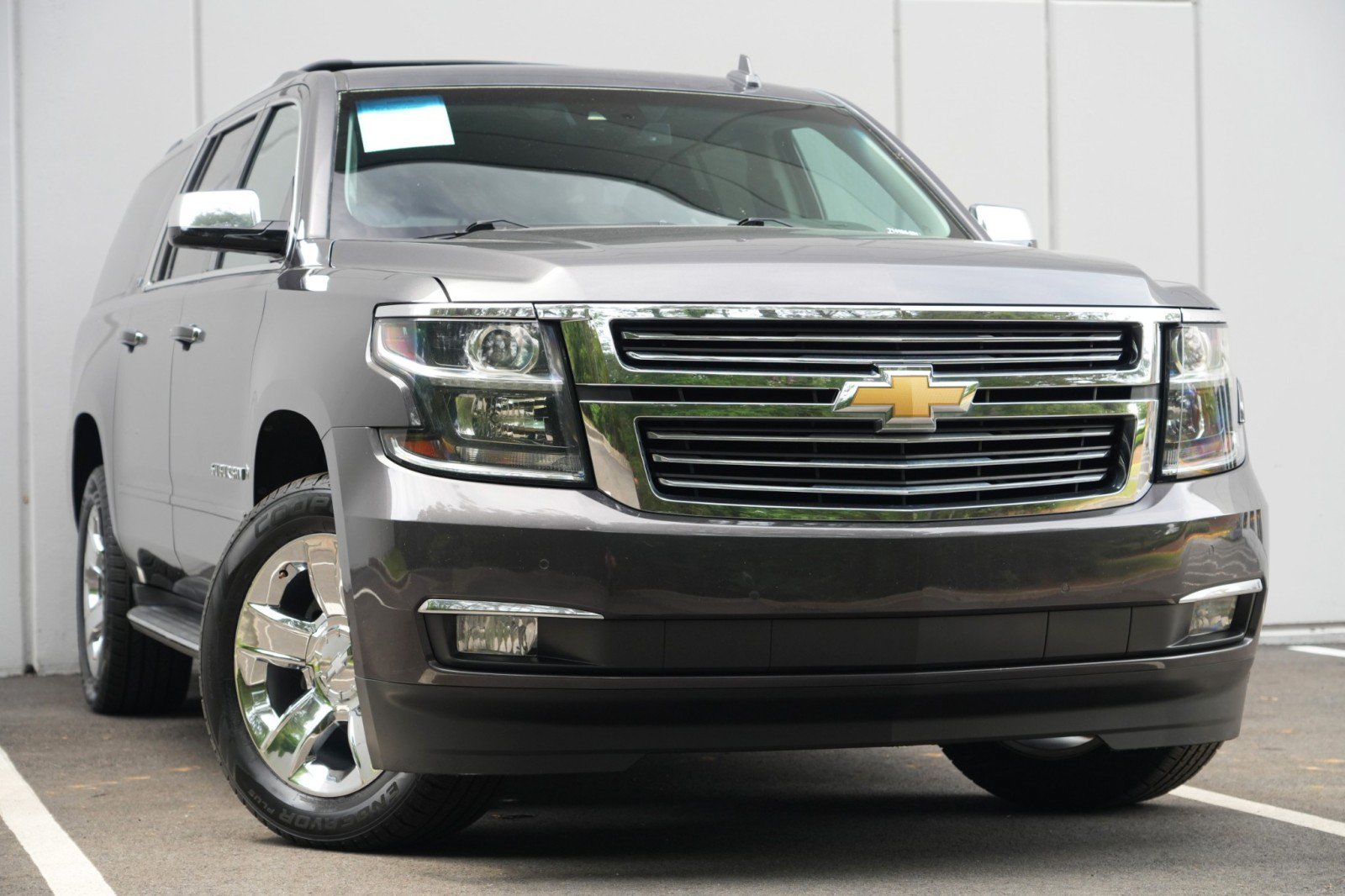 Used 2015 Chevrolet Suburban LTZ RWD image 2