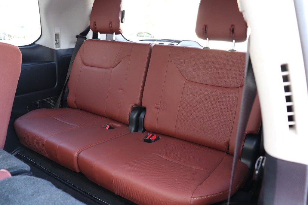 Used 2019 Lexus LX 570 4WD w/ Luxury Package image 24