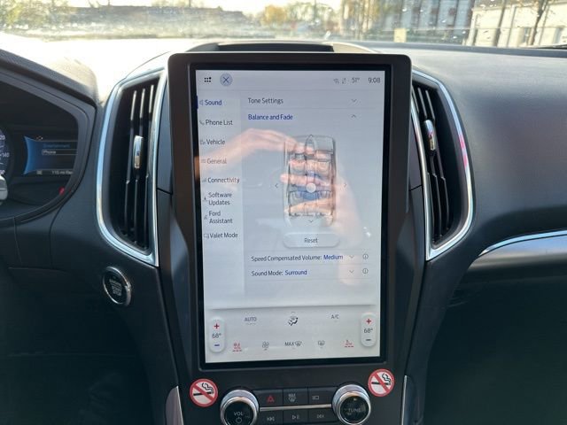 Used 2024 Ford Edge Titanium image 10