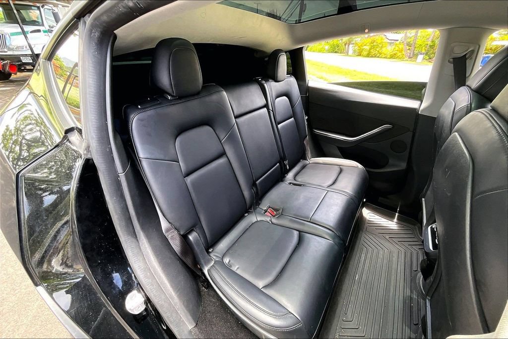 Used 2022 Tesla Model Y Long Range AWD/4WD image 29