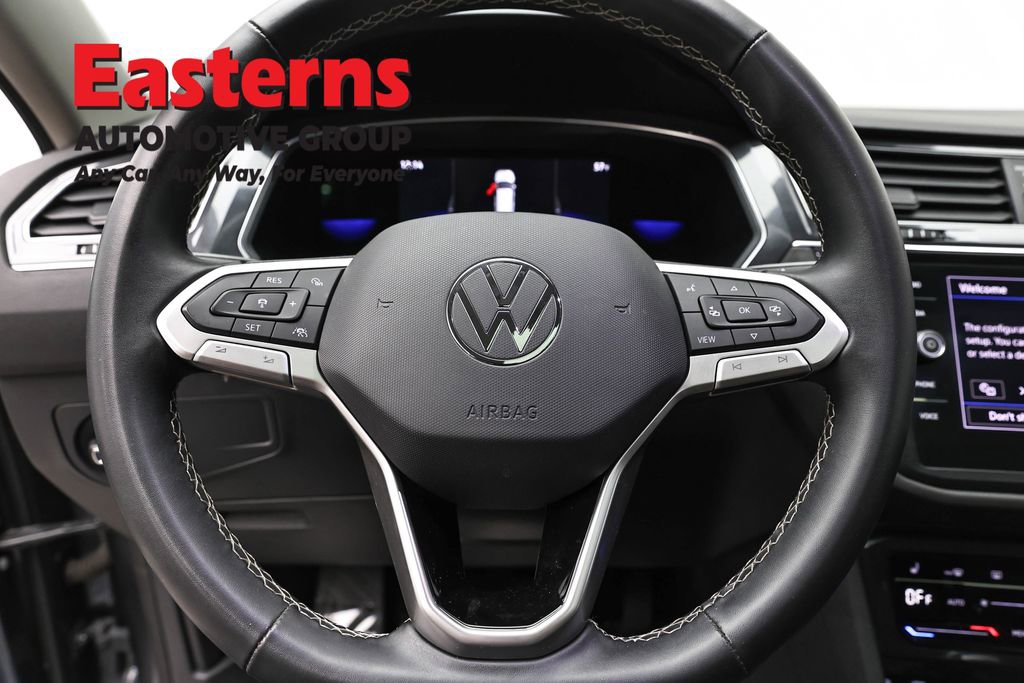 Used 2022 Volkswagen Tiguan SE w/ Panoramic Sunroof Package image 10