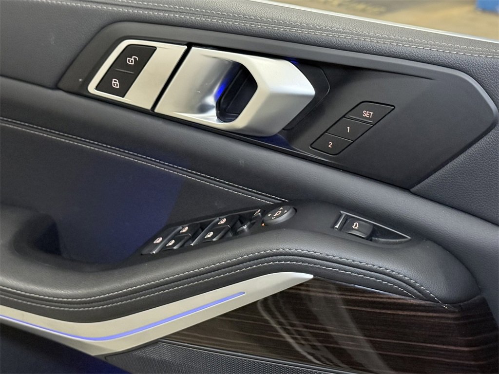 Used 2023 BMW X5 xDrive40i w/ Premium Package image 40