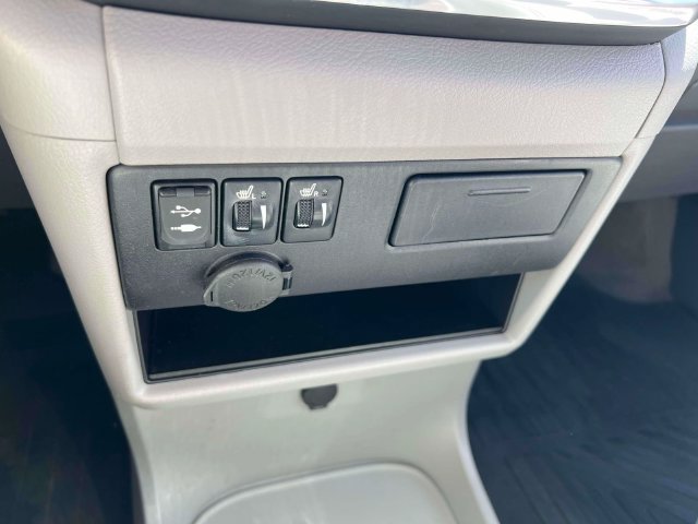 Used 2017 Toyota Sienna XLE w/ XLE Navigation Package FWD image 11