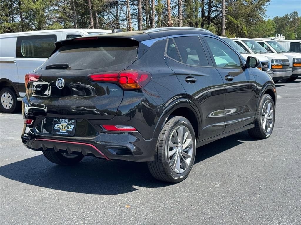 Used 2022 Buick Encore GX Select w/ Sport Touring Package FWD image 3