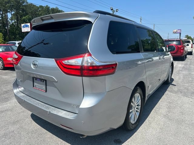 Used 2015 Toyota Sienna XLE w/ XLE Navigation Package FWD image 7