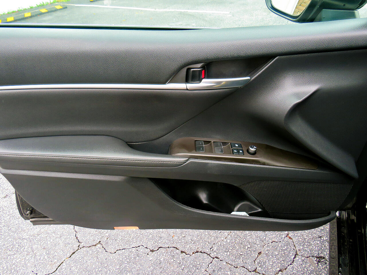 Used 2021 Toyota Camry XLE image 18