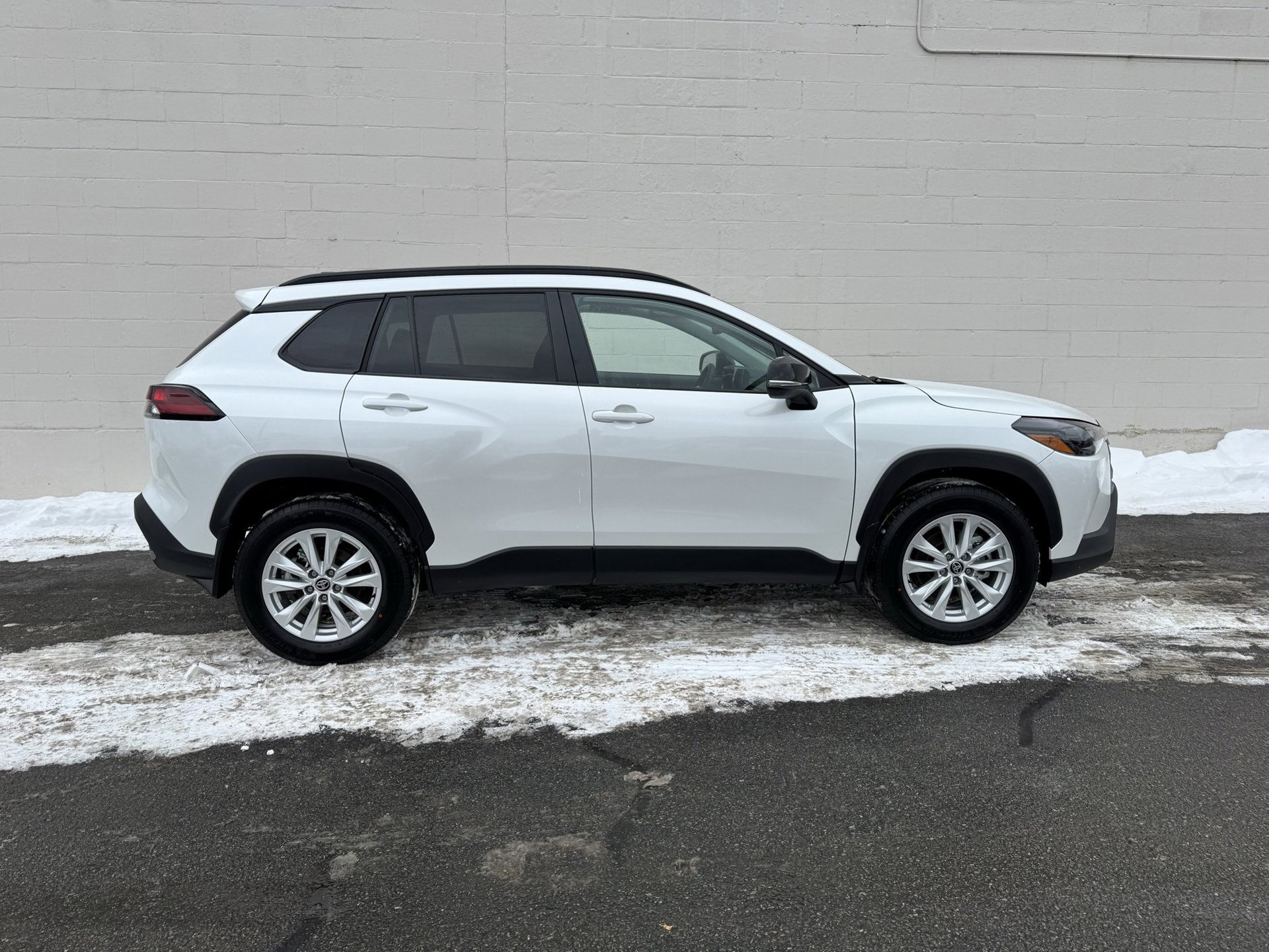 Used 2026 Toyota Corolla Cross LE image 5
