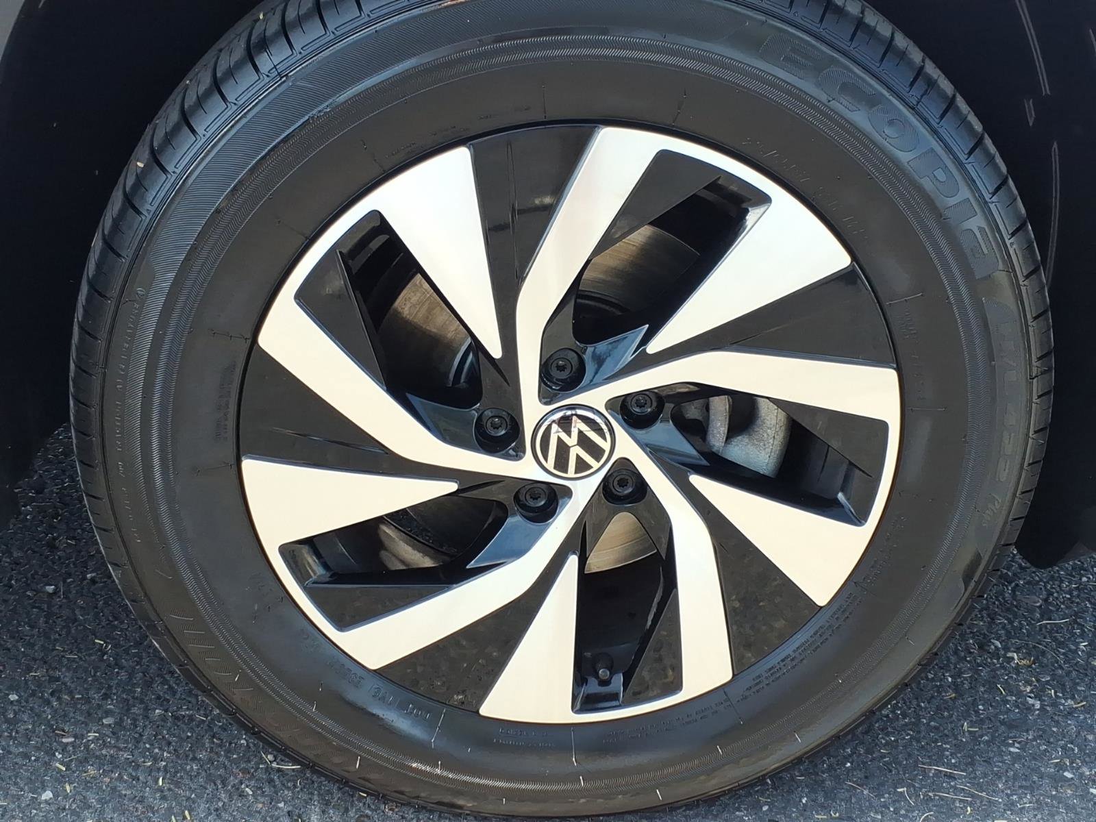 Certified 2025 Volkswagen Tiguan S FWD image 9