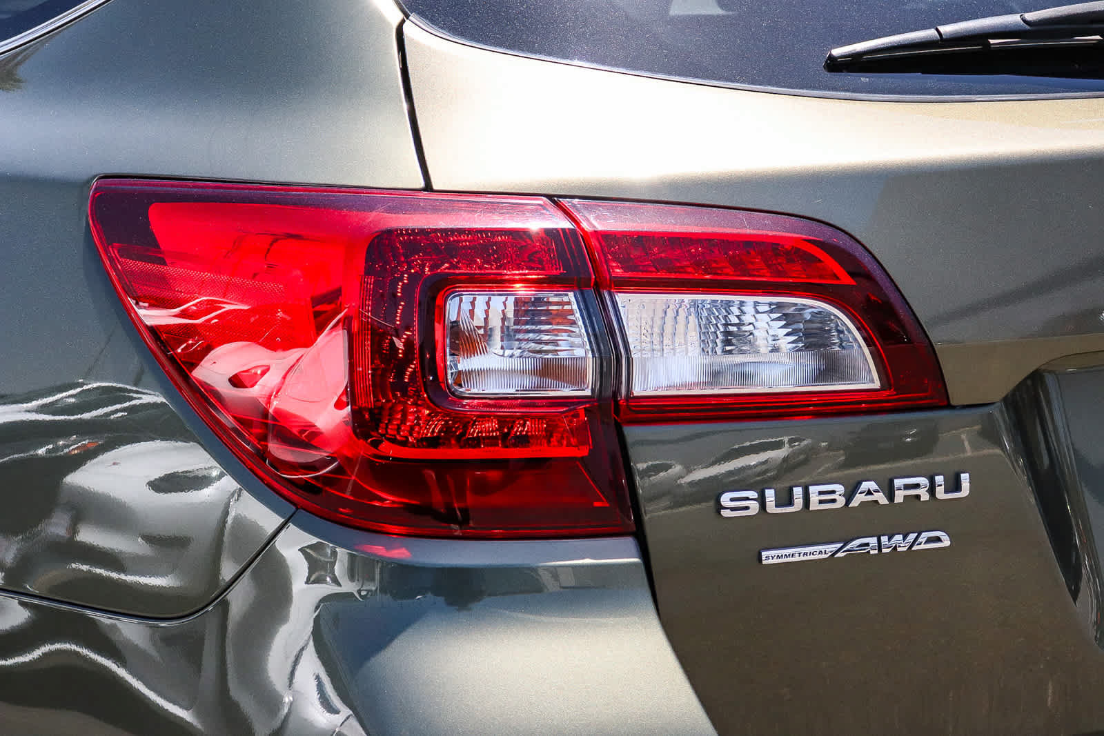Used 2019 Subaru Outback 2.5i Touring w/ Popular Package #3A AWD/4WD image 11