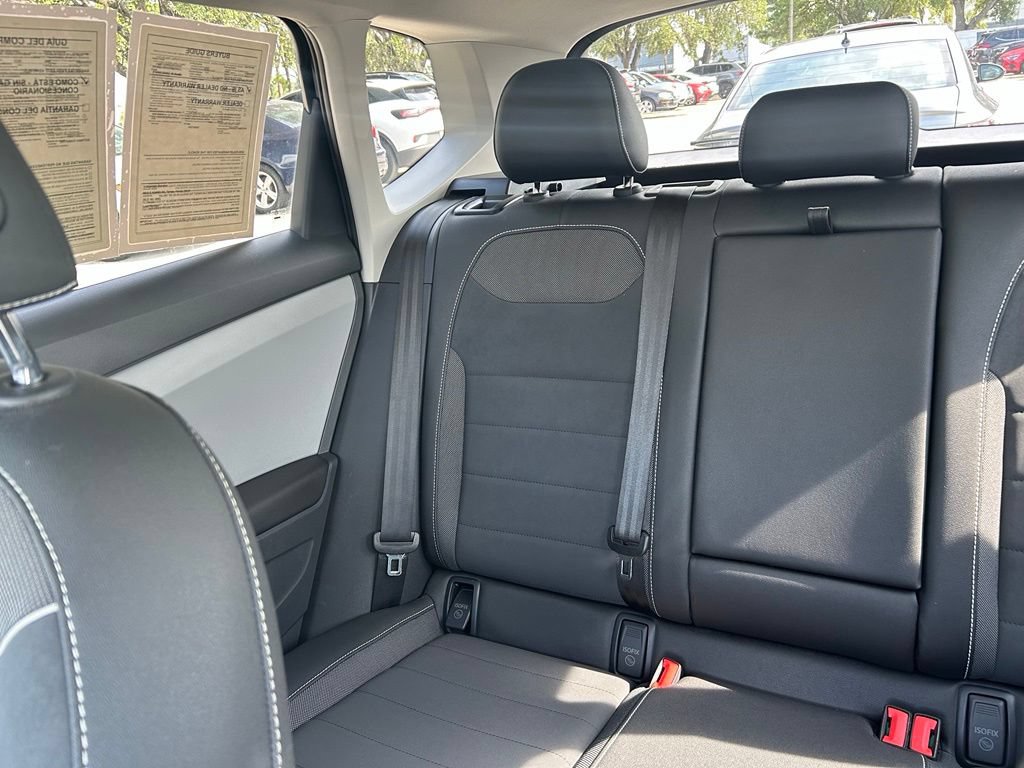 Certified 2023 Volkswagen Taos SE w/ Panoramic Sunroof Package FWD image 12