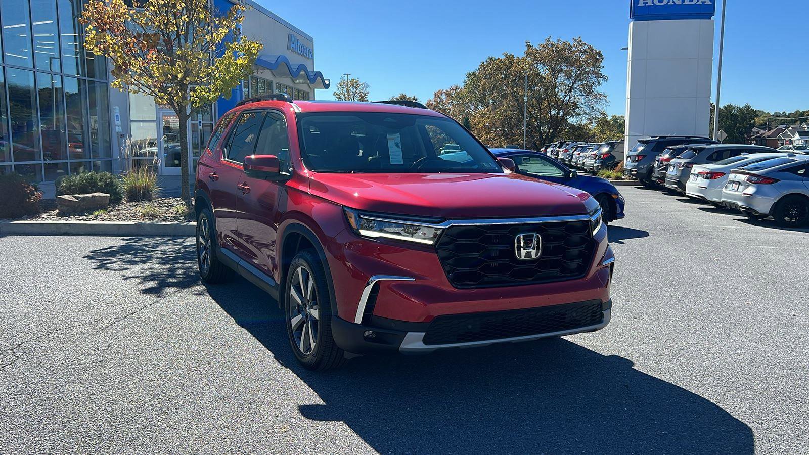 New 2025 Honda Pilot Touring image 1