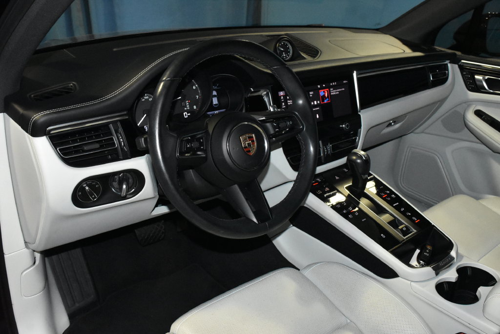 Used 2023 Porsche Macan AWD/4WD image 4