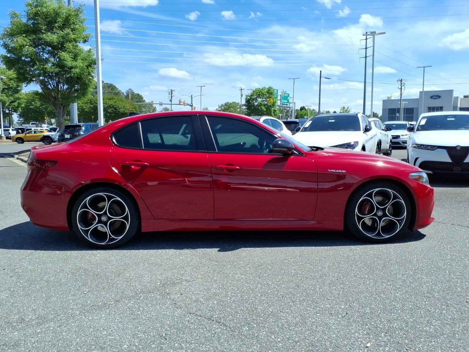 Used 2023 Alfa Romeo Giulia Veloce RWD image 11