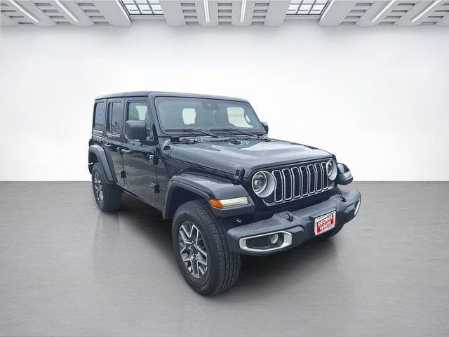 Used 2025 Jeep Wrangler Unlimited Sahara AWD/4WD image 2