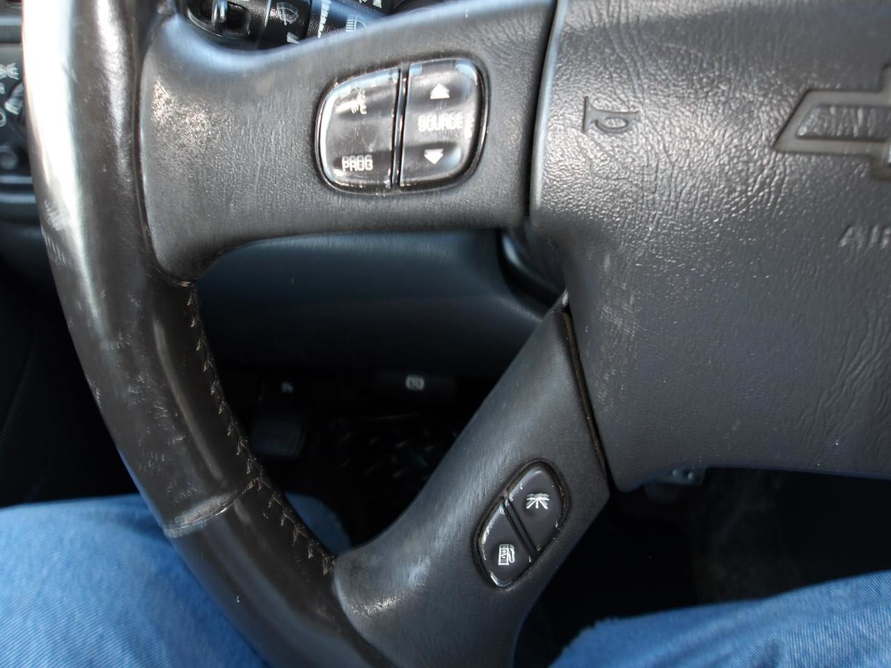 Used 2003 Chevrolet Avalanche 4x4 image 15