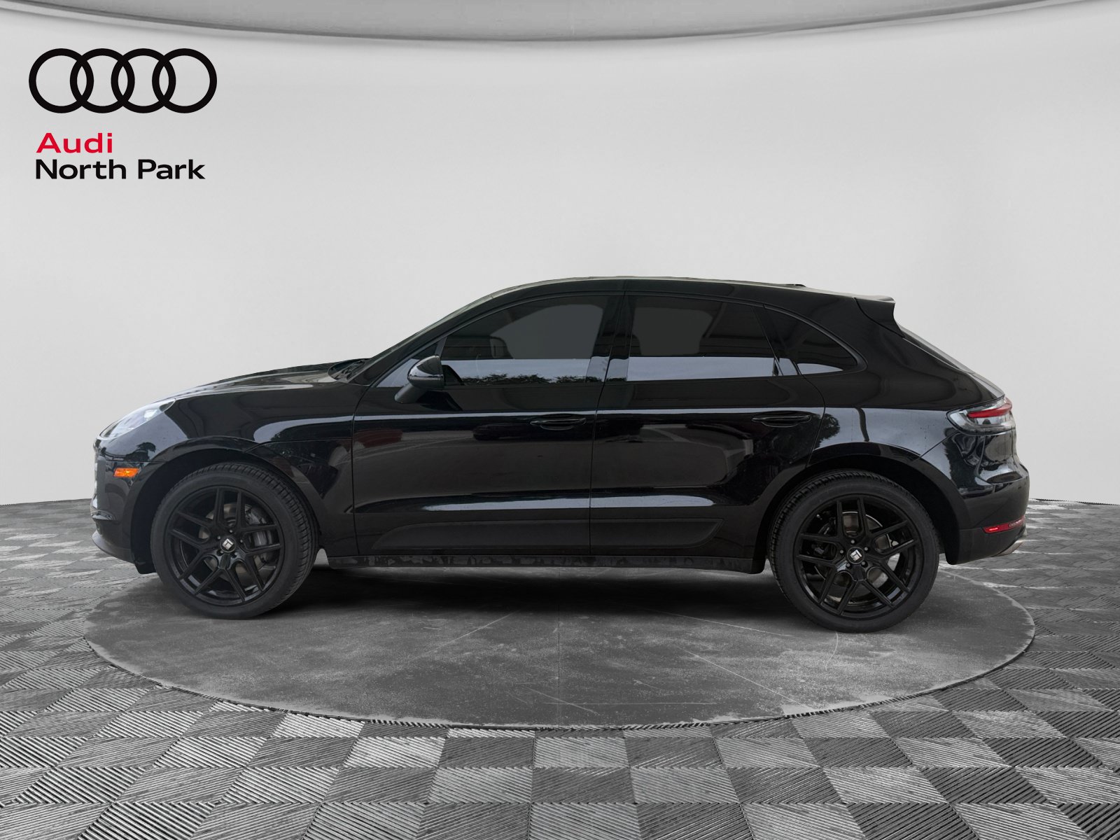 Used 2020 Porsche Macan AWD/4WD image 2