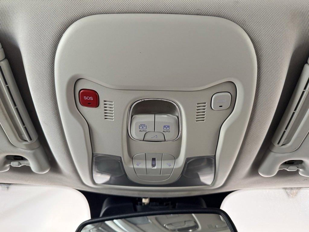 Used 2018 Jeep Renegade Limited w/ UConnect 8.4 Nav Group image 23