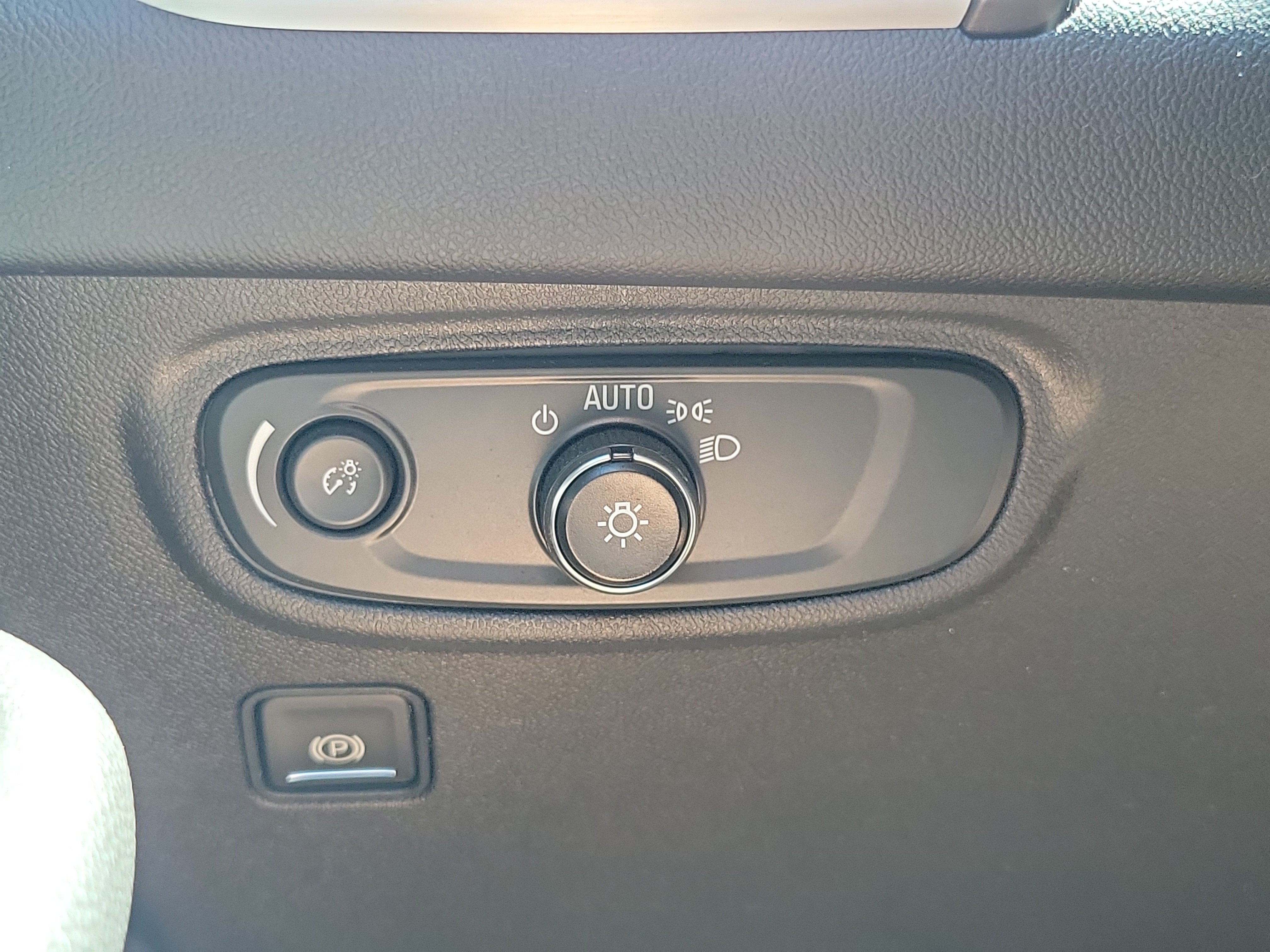 Used 2022 GMC Terrain SLE w/ Driver Convenience Package FWD image 25