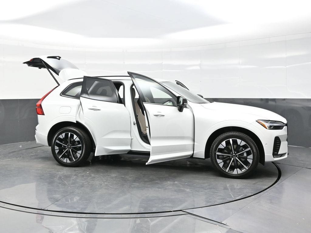 New 2026 Volvo XC60 B5 Plus w/ Protection Package Premier AWD/4WD image 45