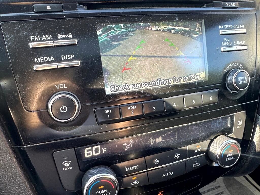 Used 2017 Nissan Rogue SV image 35