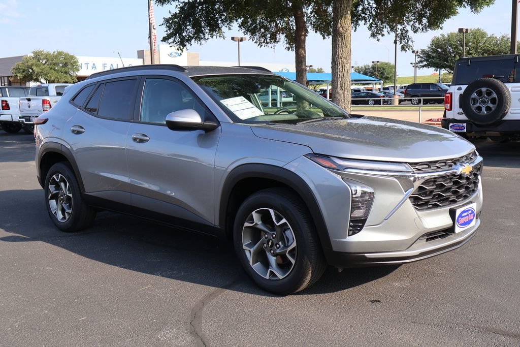 Used 2025 Chevrolet Trax LT w/ LT Convenience Package FWD image 13