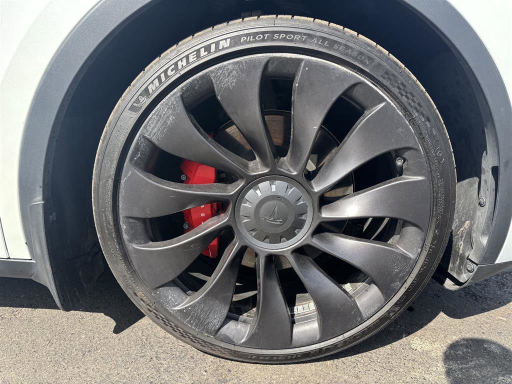 Used 2022 Tesla Model Y Performance AWD/4WD image 11