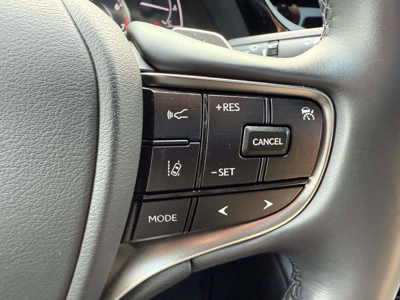 Used 2025 Lexus ES 350 w/ Premium Package FWD image 21