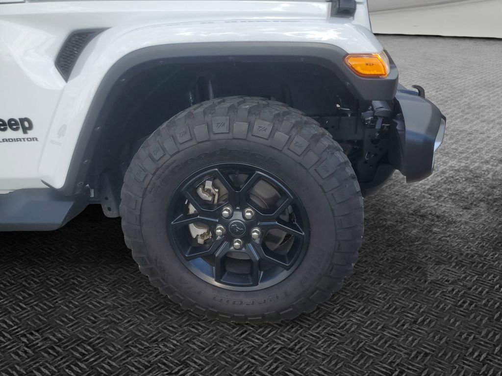 Used 2025 Jeep Gladiator Mojave AWD/4WD image 11