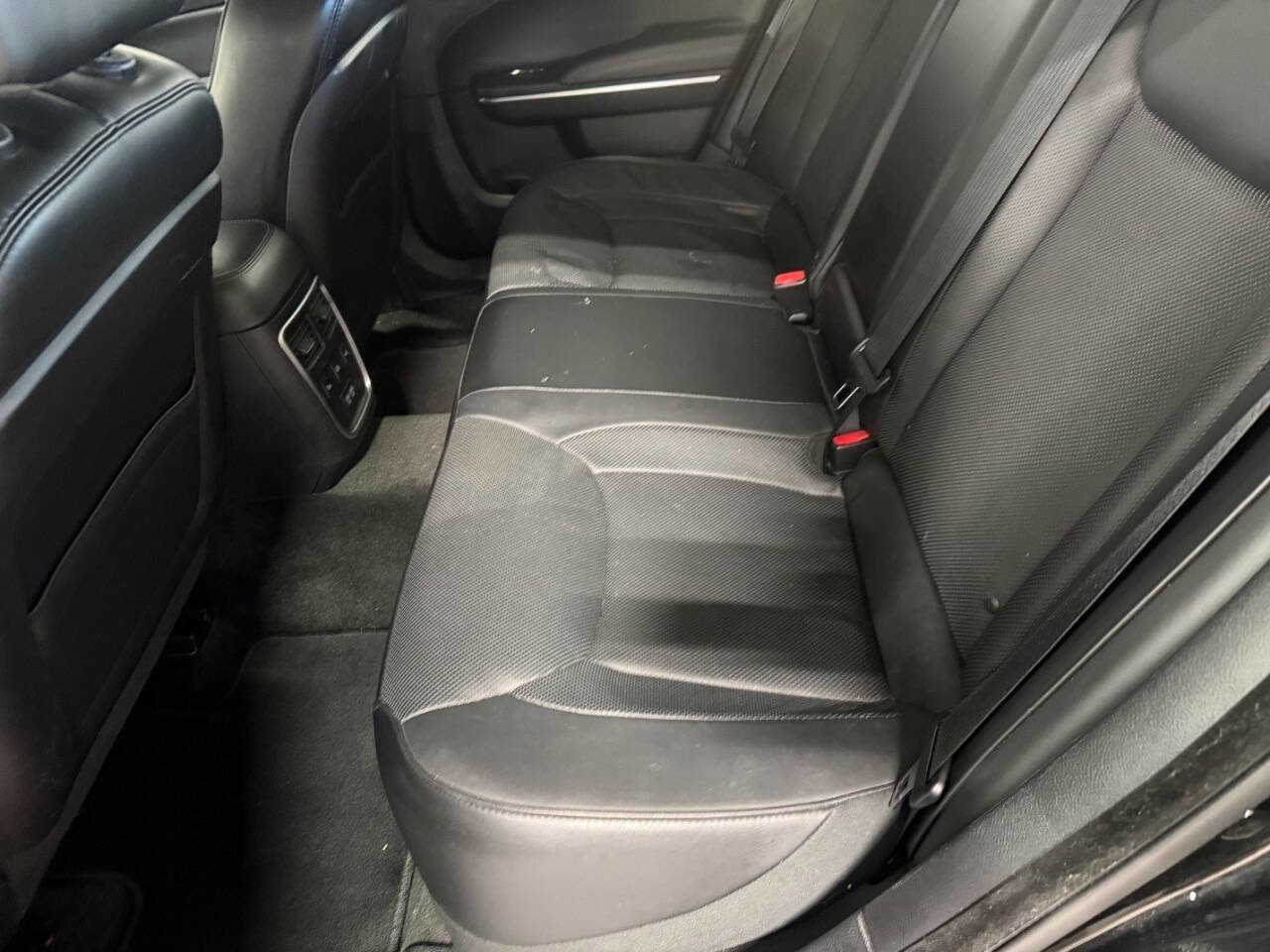 Used 2015 Chrysler 300 C w/ Light Group image 18