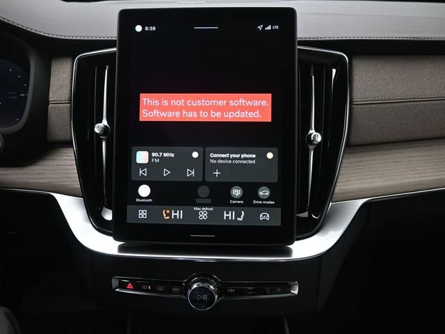 New 2026 Volvo XC90 T8 Plus w/ Protection Package Premier image 11