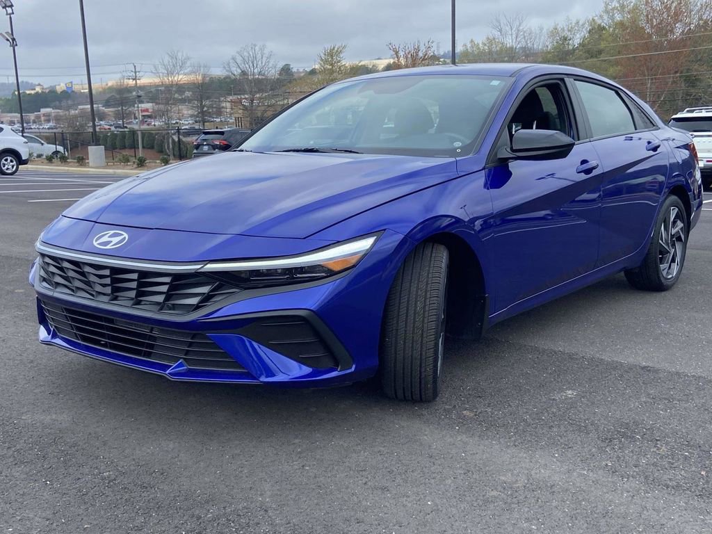 Certified 2025 Hyundai Elantra Sport image 7