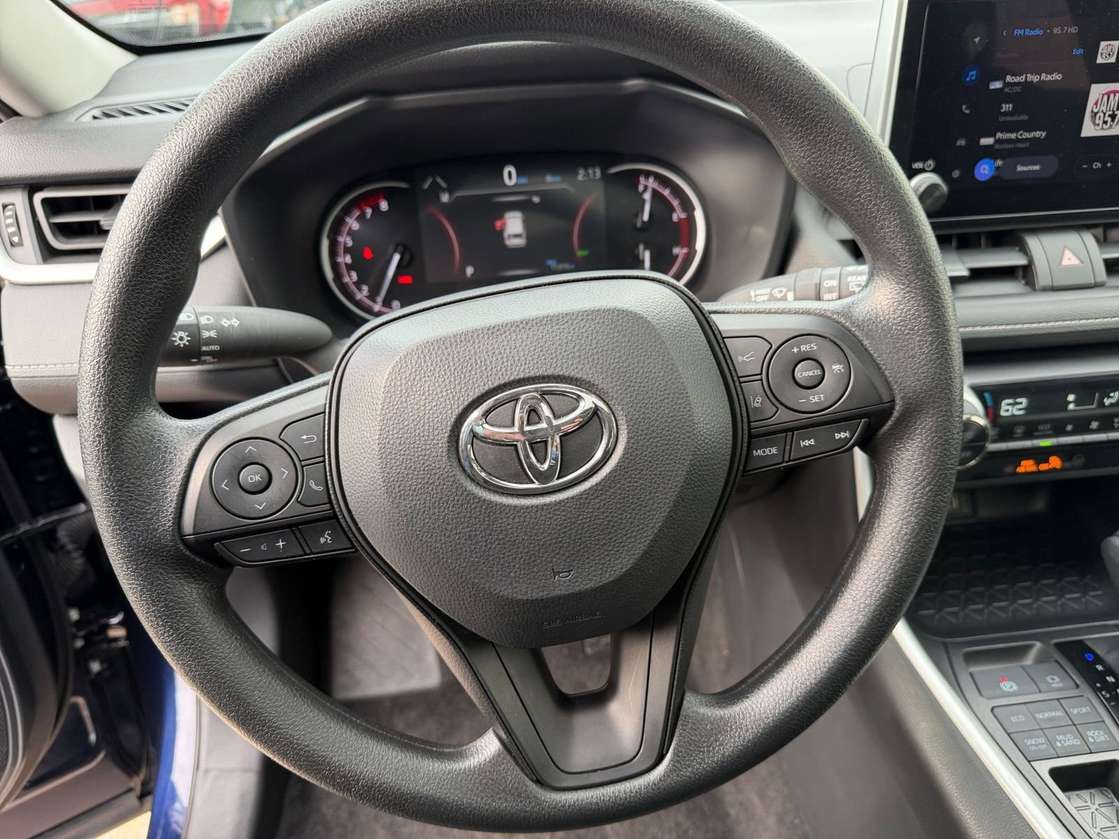 Used 2025 Toyota RAV4 XLE w/ Convenience Package image 28