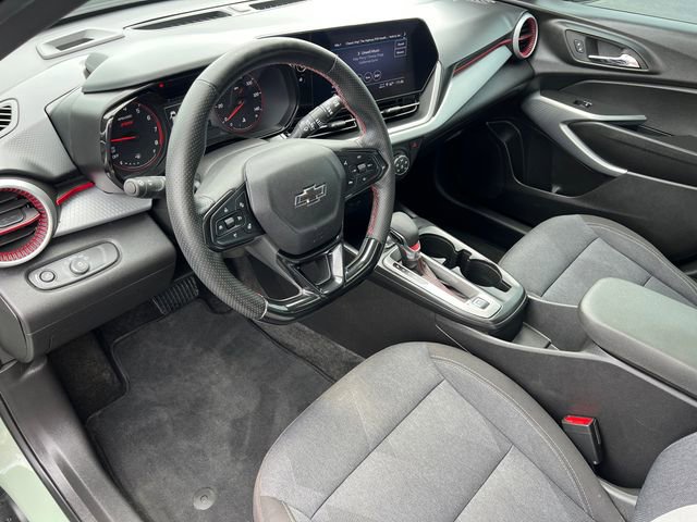 Used 2024 Chevrolet Trax RS w/ Sunroof Package FWD image 28