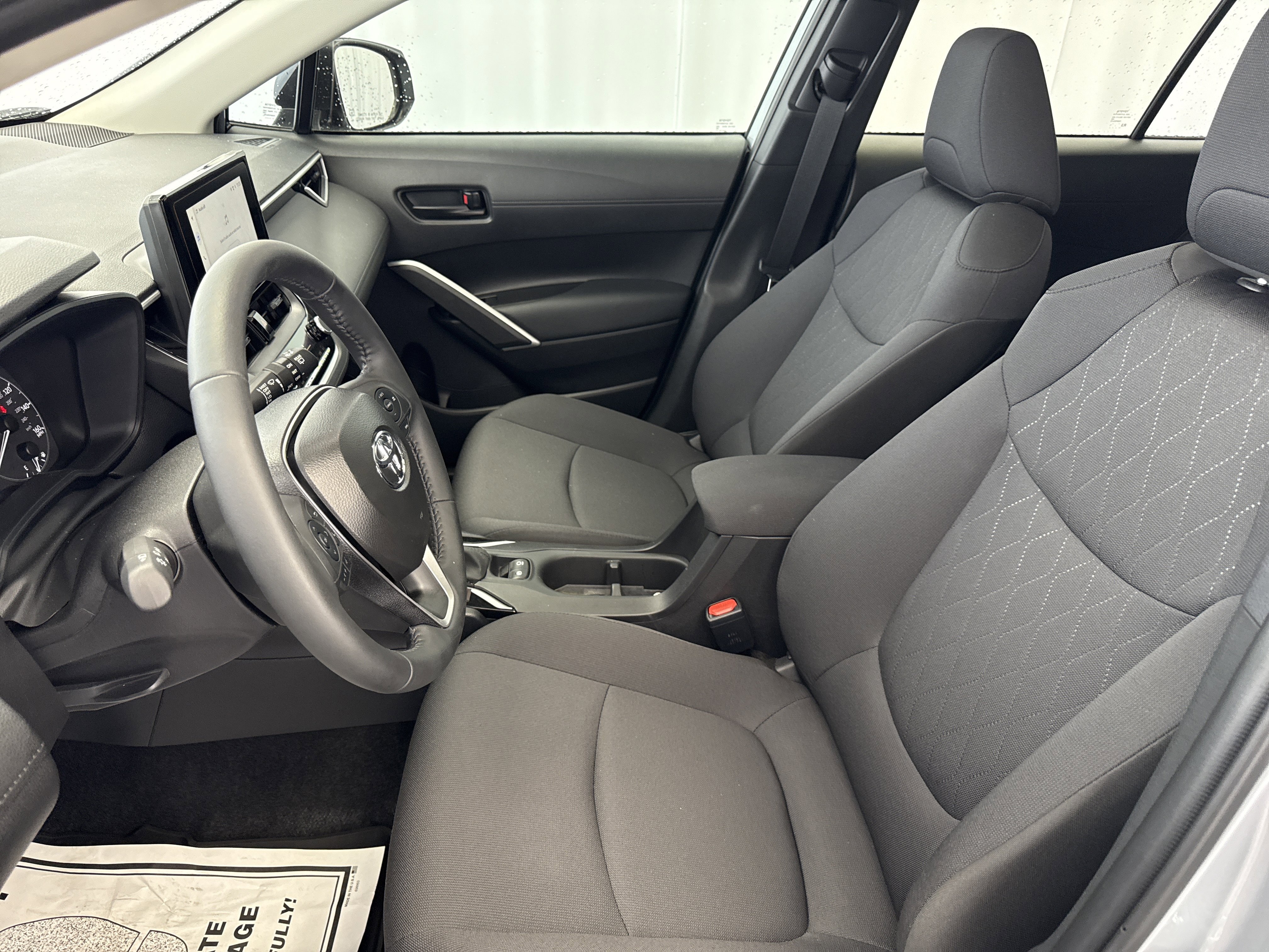 Used 2025 Toyota Corolla Cross LE image 7